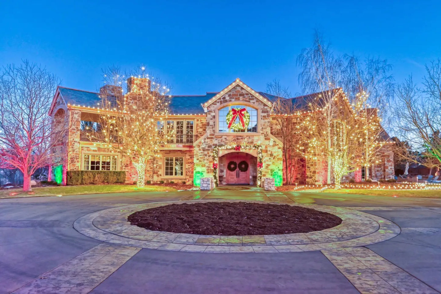 Professional Holiday Lighting Services in Kitchener, Waterloo, Cambridge & Surrounding Areas